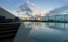 Apto a 150m da praia, Rooftop com piscina&sauna em Porto de Galinhas